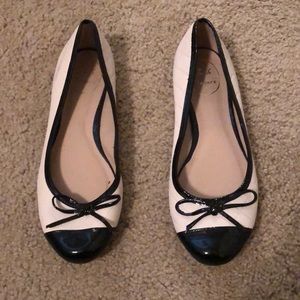 Jack Roger Black and White ballet flat